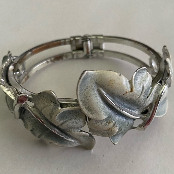 Artisan Leaf Cuff Bracelet Vintage - Picture 1 of 6